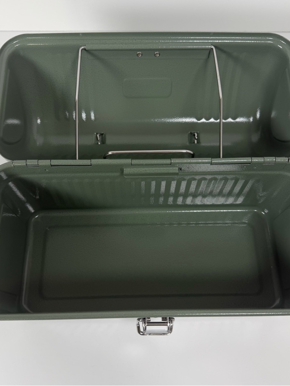 Stanley Green Metal Lunchbox with Dark Green Handle - Picture 5 of 5